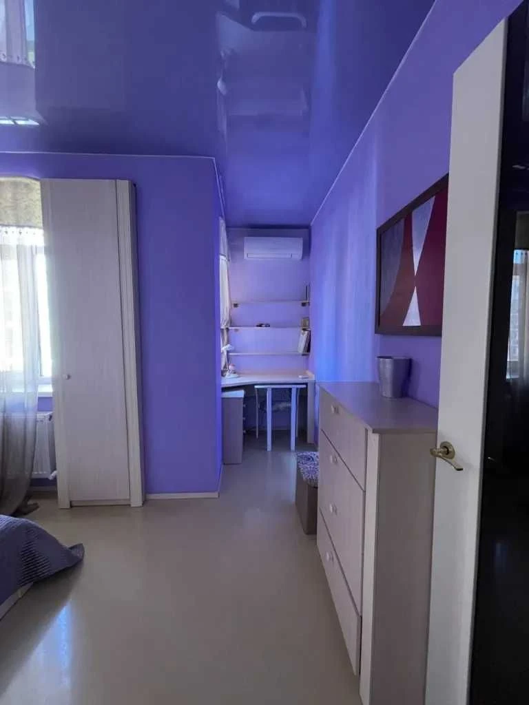 Продам 3-кімнатну квартиру в ЖК "Олімпійський", пр. Миру 25