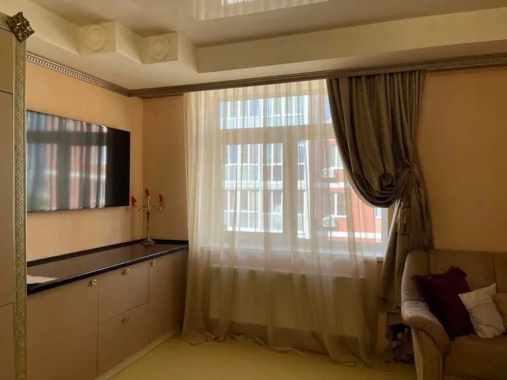 Продам 3-кімнатну квартиру в ЖК "Олімпійський", пр. Миру 25