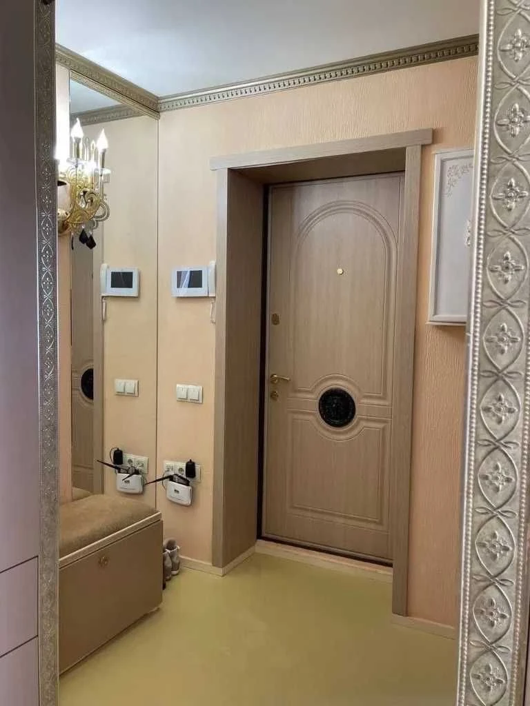 Продам 3-кімнатну квартиру в ЖК "Олімпійський", пр. Миру 25