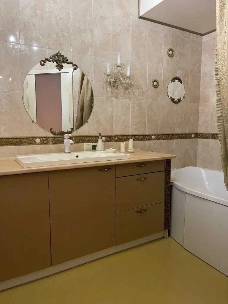 Продам 3-кімнатну квартиру в ЖК "Олімпійський", пр. Миру 25