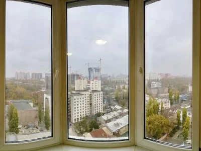 Квартира. Одеса, Середньофонтанська вул.