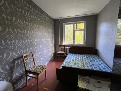 Продам 3 кімн квартиру з квадратним холом Польова