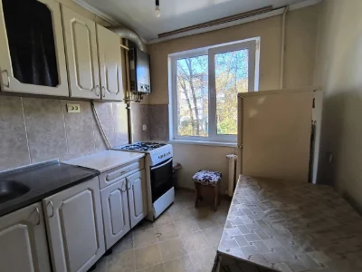 Продам 3 кімн квартиру з квадратним холом Польова