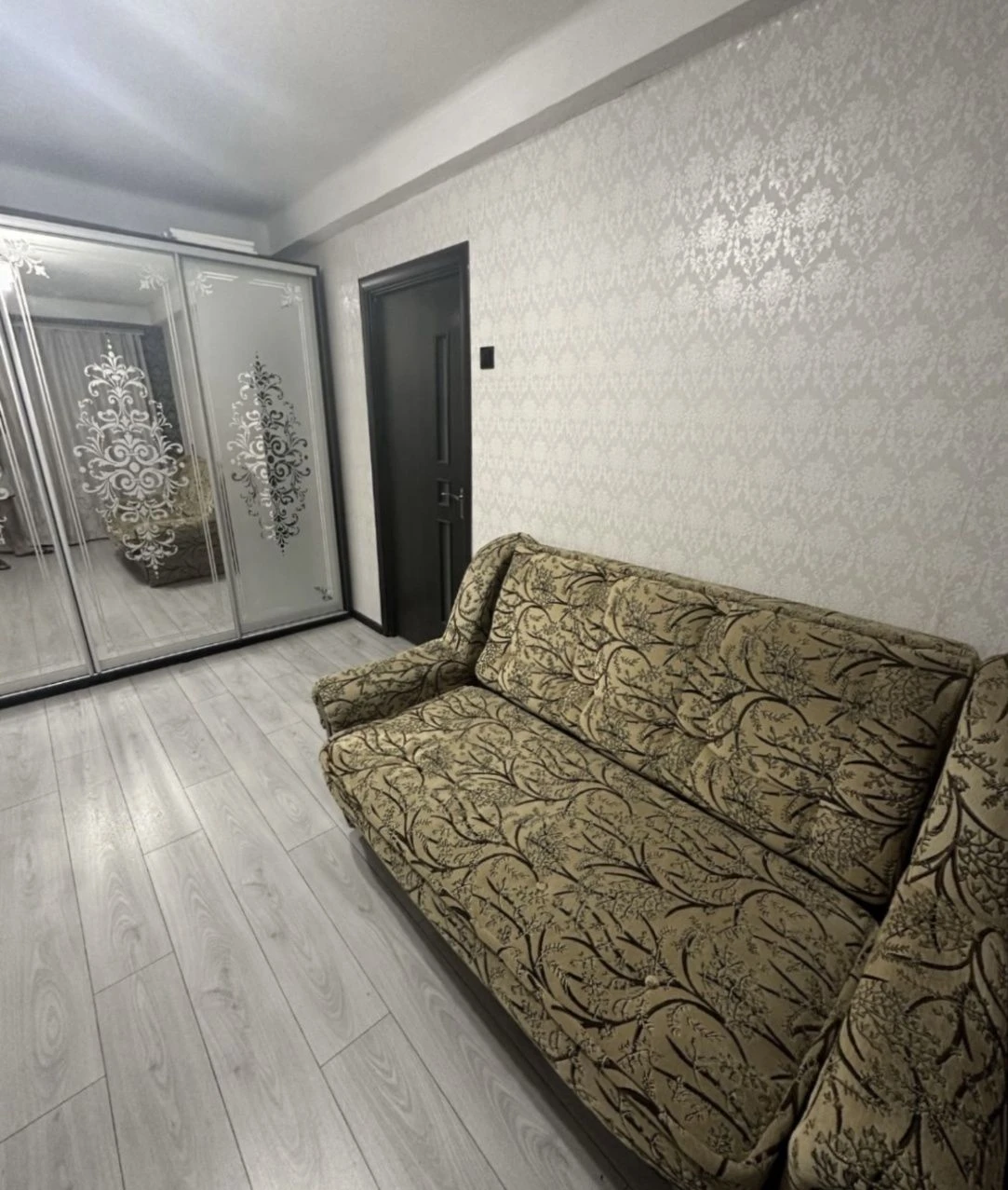 Продається 2-кімнатна квартира, 2/5 поверх, вул. Радіаторна,