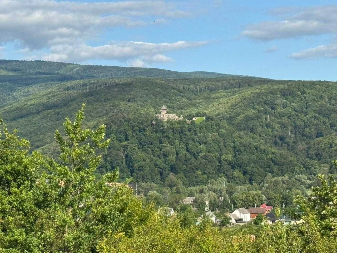 Sale of land plots with view of Nevitsky Castle. 18 acres