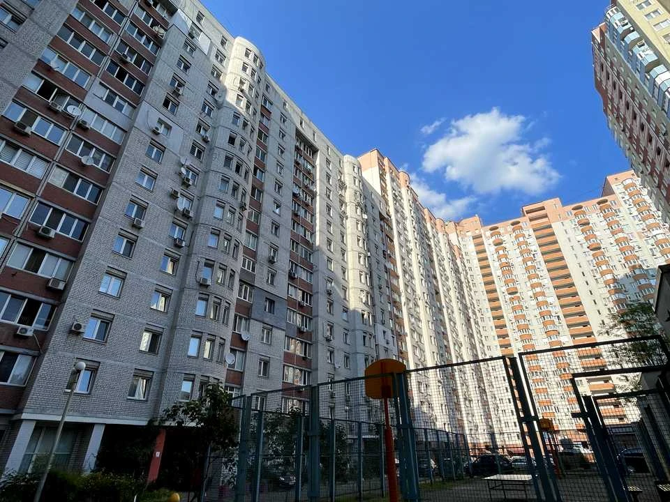 Квартира. Київ, Саперно-Слобідська вул.