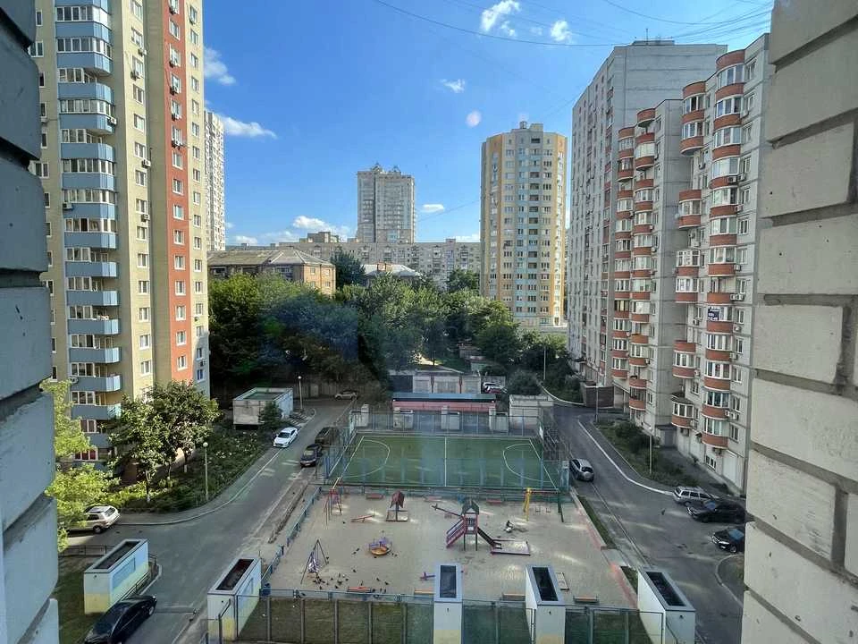 Квартира. Київ, Саперно-Слобідська вул.