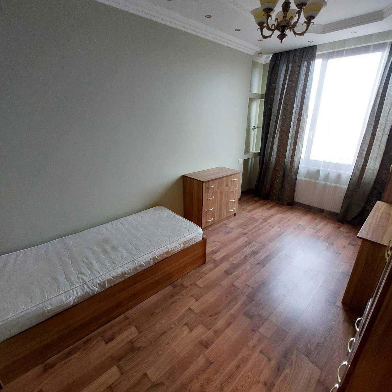Продаж 4 кімнатної квартири вул Братів Міхновських  (ближній