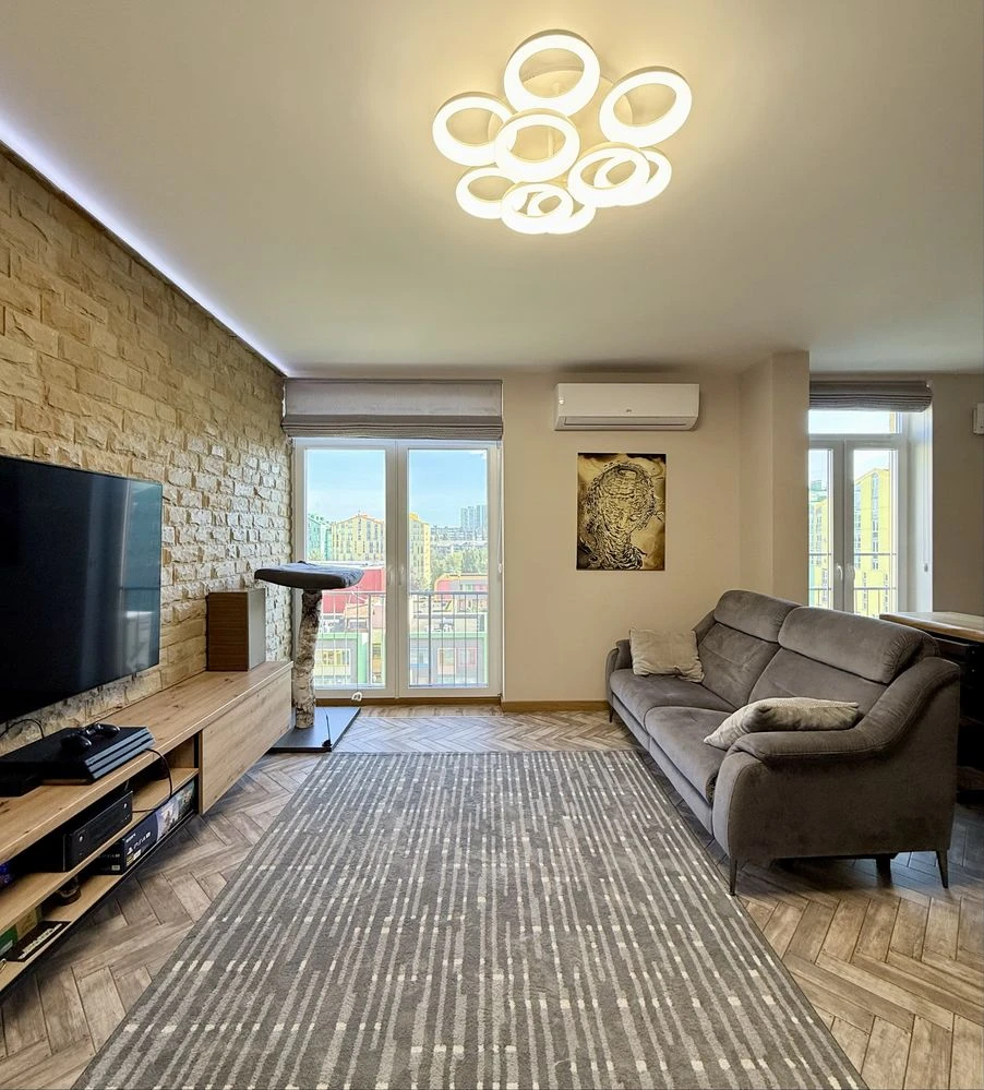 Sale of a 3-room apartment in the residential complex "Comfort Town"