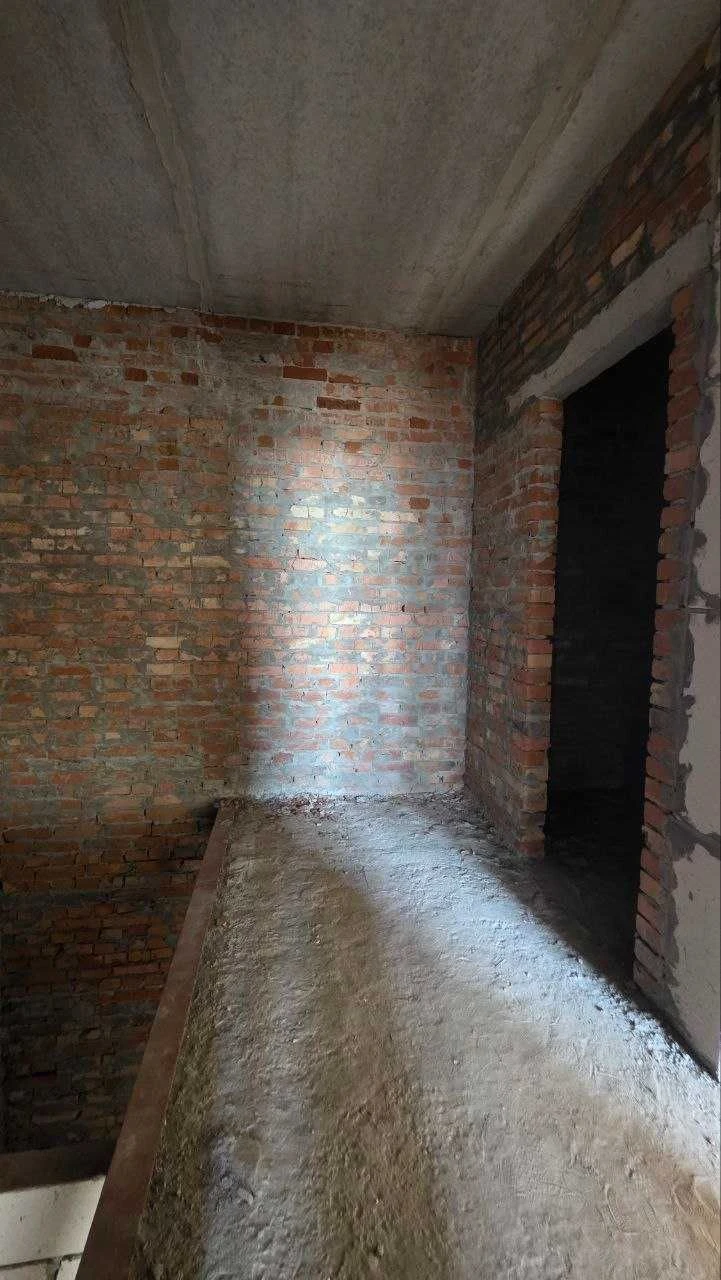 Продам двокімнатну квартиру по вул. Мира
