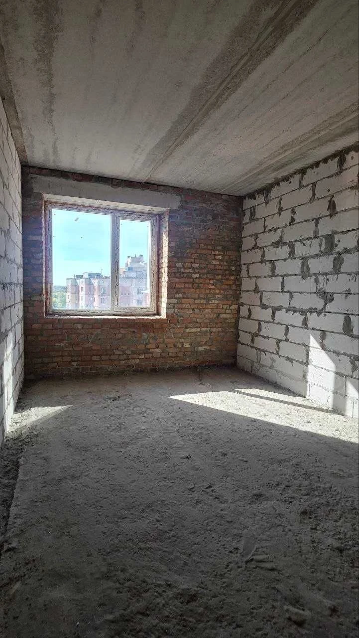 Продам двокімнатну квартиру по вул. Мира