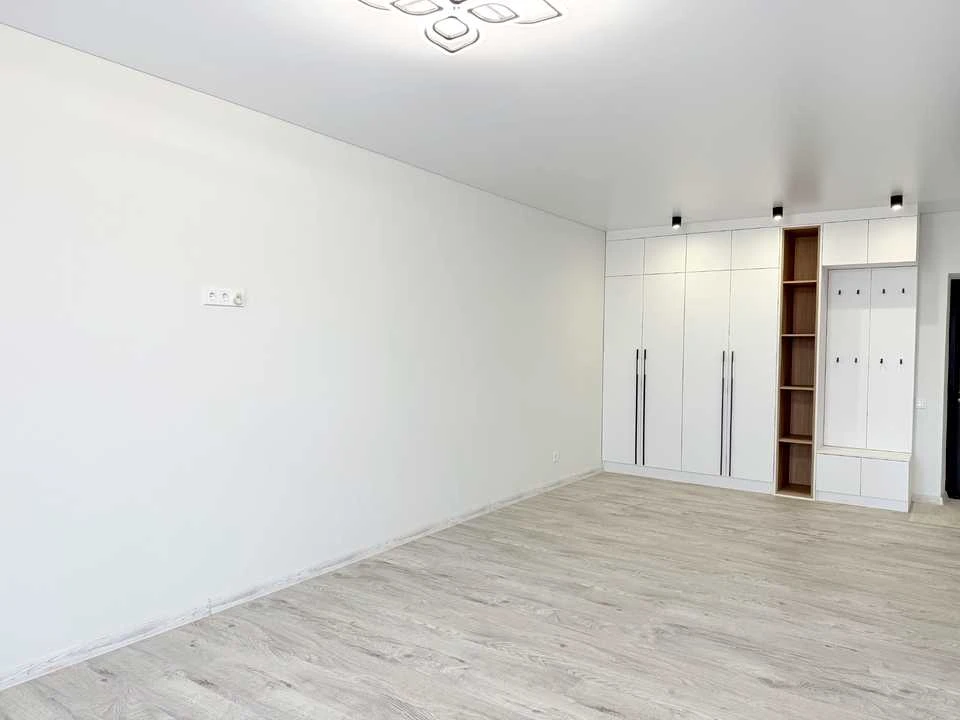 Apartment. Khmelnitsky, 2nd Myrnyi Street.