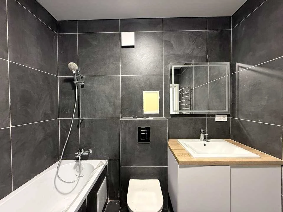 Apartment. Khmelnitsky, 2nd Myrnyi Street.