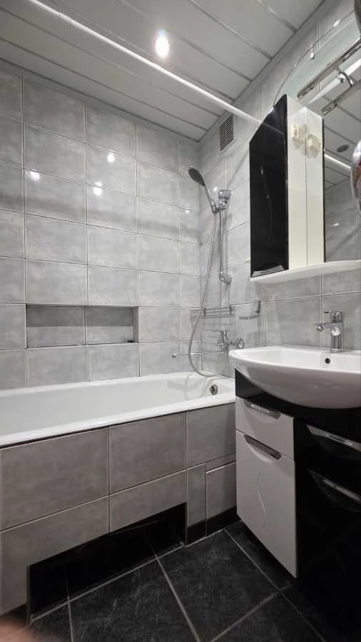 Сдается 3-комнатная квартира 75 м², улица Петра Радченко, 12