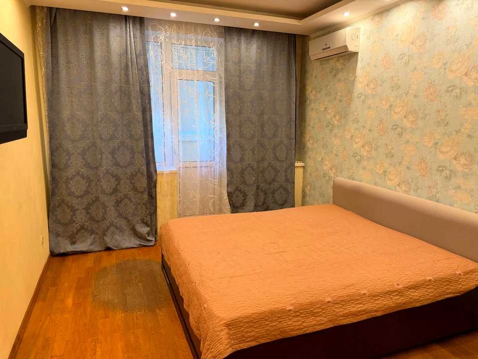 Квартира. Київ, Феодосійський пров.