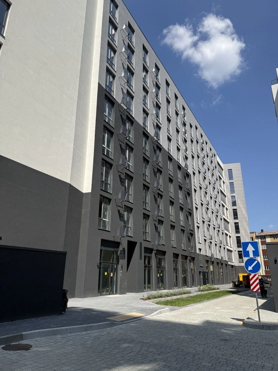 Продаж 1 кімнатної квартири вул. Лемківська