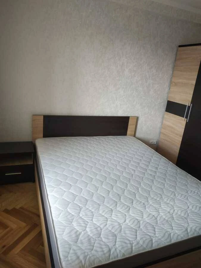 Продам 2-кімнатну квартиру, Київ, Дніпровський, бульвар Праці, 8