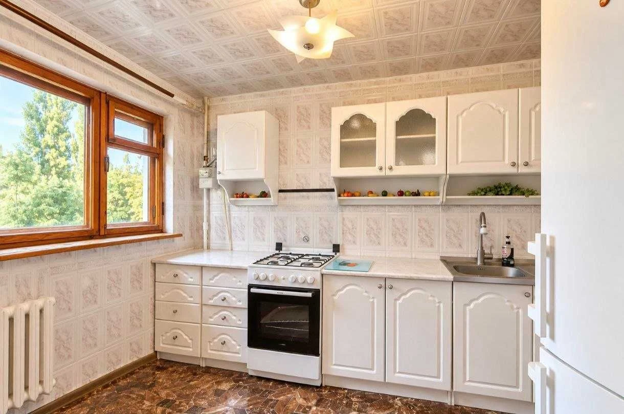 Продается 3-комнатная квартира на улице Королева рядом со школой