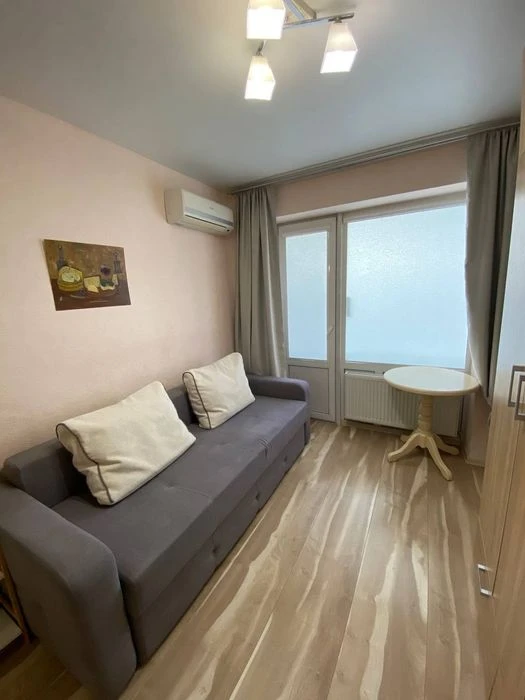 For sale 1 room apartment near Academician Pavlova street Chernovetskaya