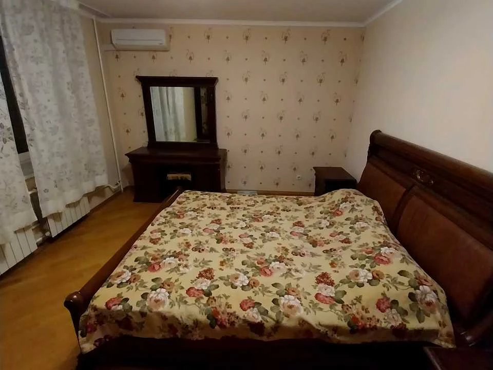 Квартира. Київ, Драгоманова вул.
