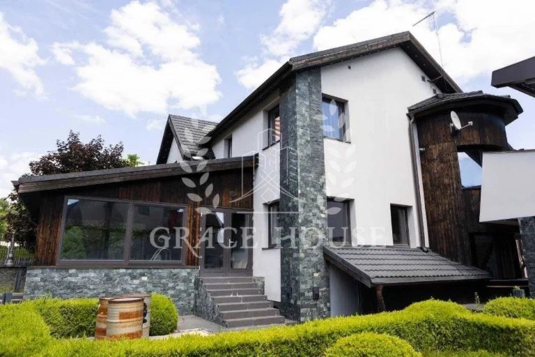 Sale of a house 540 sq m with renovation in Solomyansky district, Kyiv