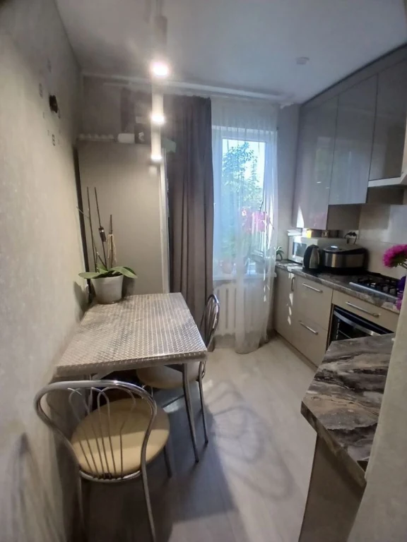 One-bedroom apartment with balcony on Voronogo