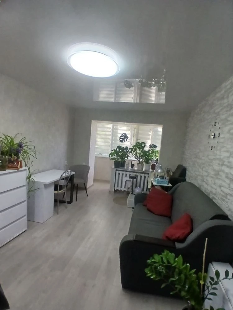 One-bedroom apartment with balcony on Voronogo