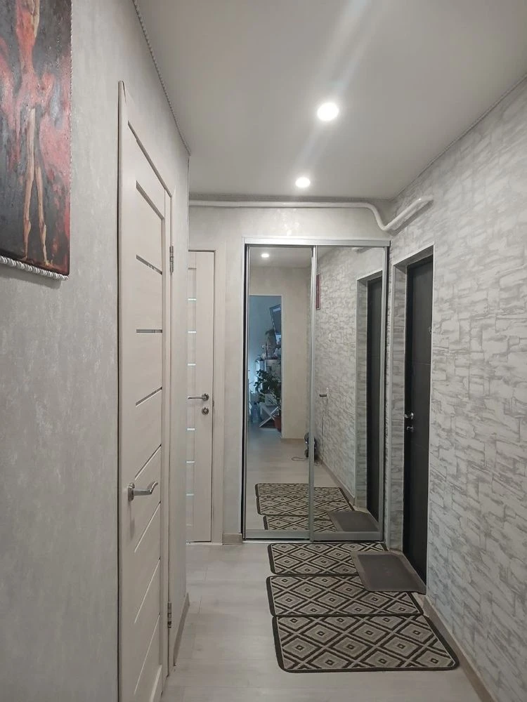 One-bedroom apartment with balcony on Voronogo