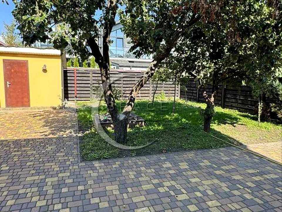 House. Kyiv, Batyrinska St.