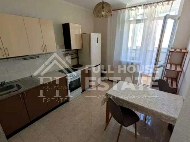 Apartment. Kyiv, Voskresenskaya St.