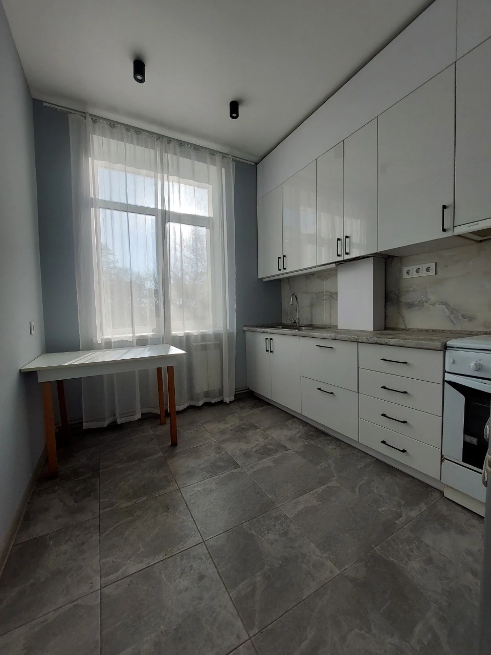 Продам 4к квартиру на Студентському бульварі