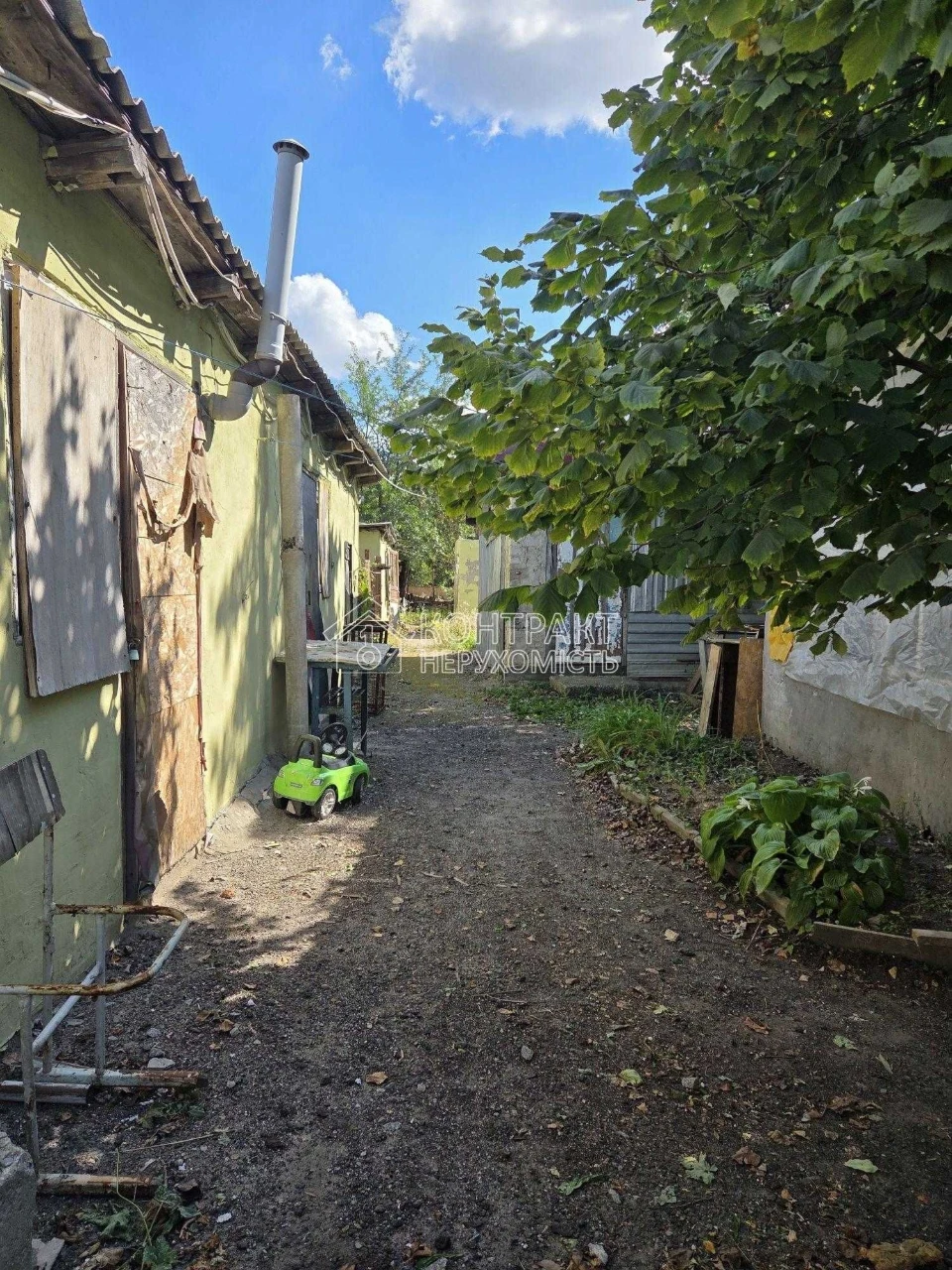 Продажа усадьбы из двух домов на ХТЗ Индустриальный район