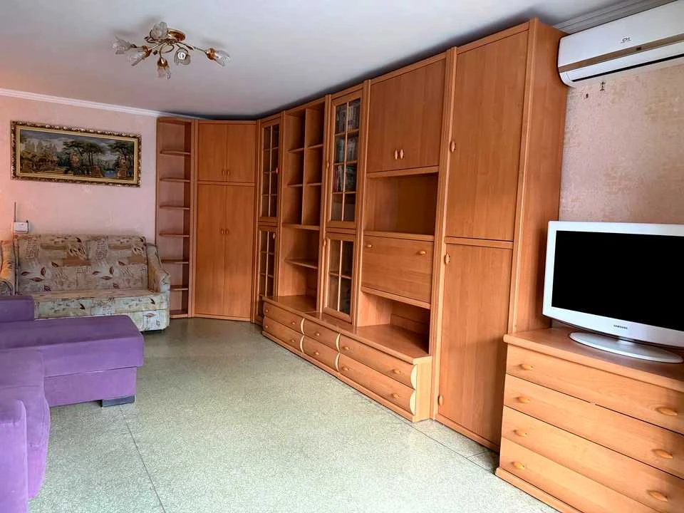 One-room apartment. Kyiv, Mriy St.