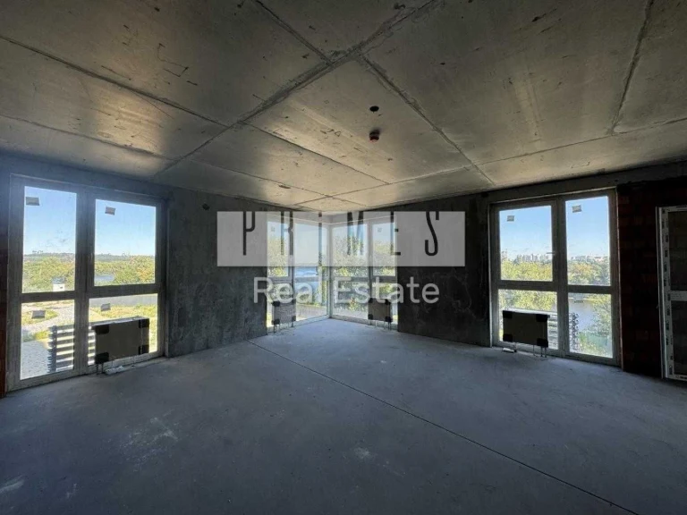 Sale of a 3-room apartment without renovation, residential complex "Zarichny", St. Zarichna,