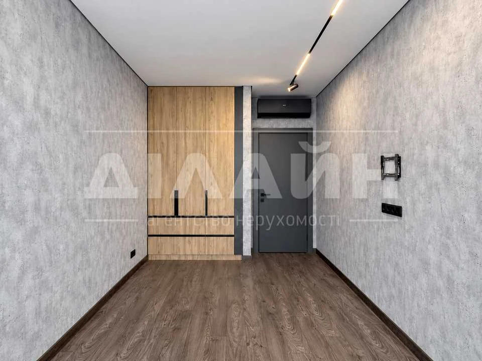 Apartment. Дніpro, Volodymyr Verнадського St.