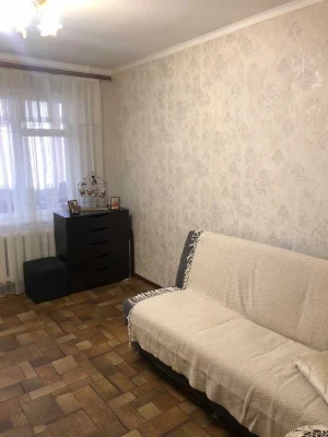 Продам 3 ком.  чешку, ул. Махачкалинская/ 22 школа