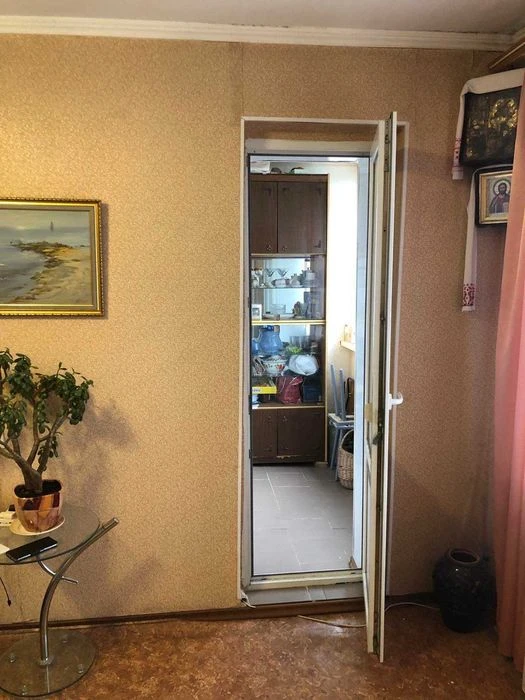 Продам 3 ком.  чешку, ул. Махачкалинская/ 22 школа