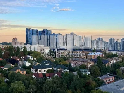 Квартира. Київ, Саперне Поле вул.