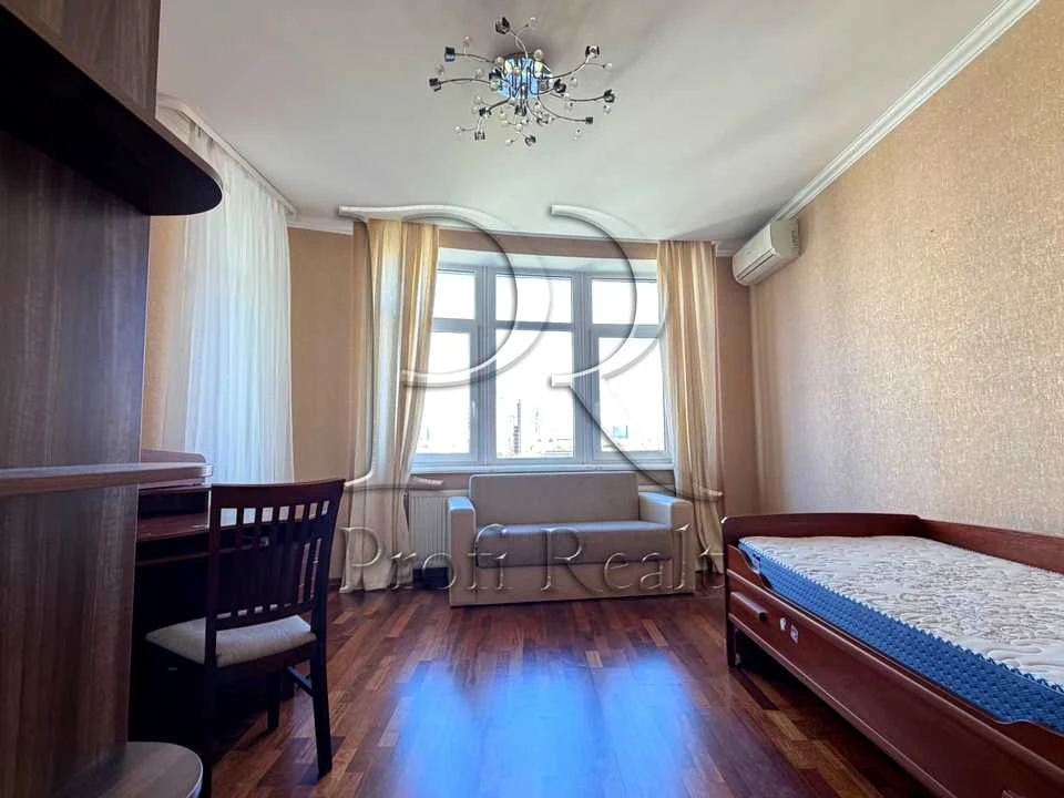Квартира. Київ, Старонаводницька вул.