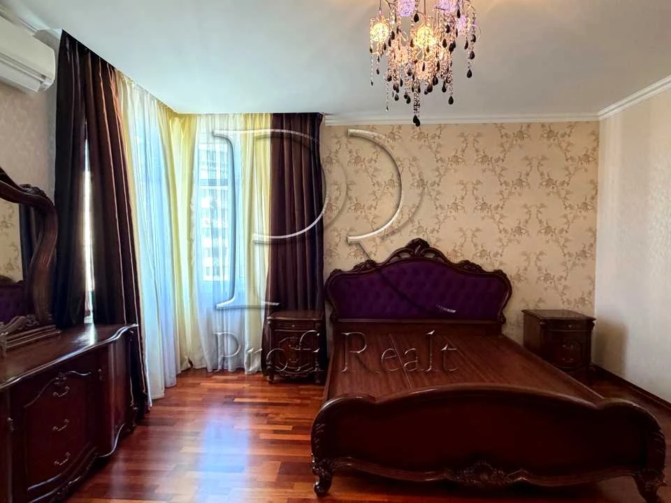 Квартира. Київ, Старонаводницька вул.