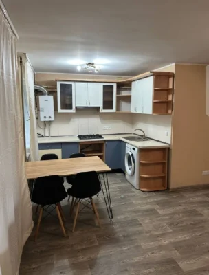 Продажа отличной 1-комнатной квартиры с ремонтом в центре, в кирпичном доме на 1 этаже