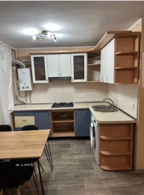 Продажа отличной 1-комнатной квартиры с ремонтом в центре, в кирпичном доме на 1 этаже