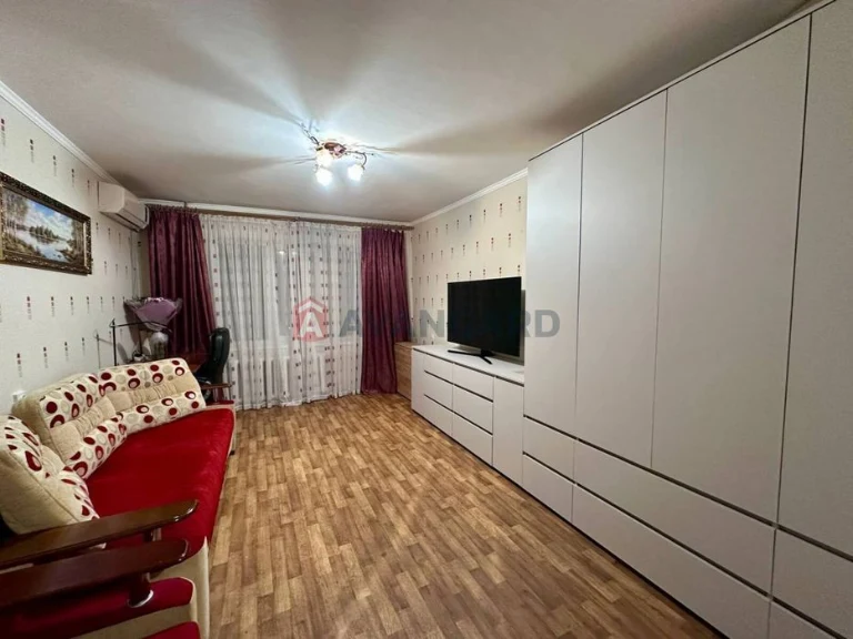 Продам 2 комнатную квартиру, чешка, правый берег