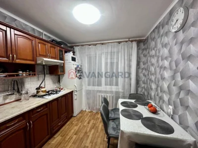 Продам 2 комнатную квартиру, чешка, правый берег