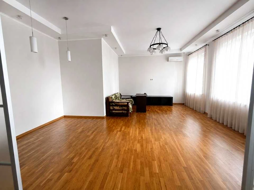 Apartment. Kharkiv, Sumska St. (Karl Liebknecht)