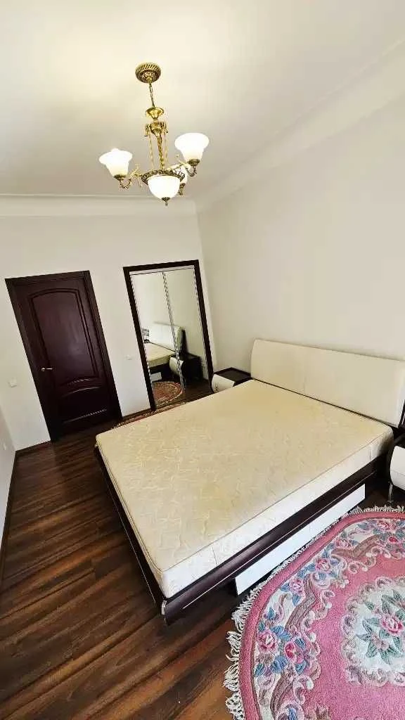 Продаж 3-кімнатної квартири Центр Воскресенська вул. 1 Б