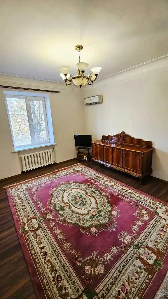 Продаж 3-кімнатної квартири Центр Воскресенська вул. 1 Б