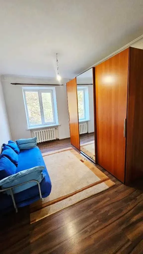 Продаж 3-кімнатної квартири Центр Воскресенська вул. 1 Б