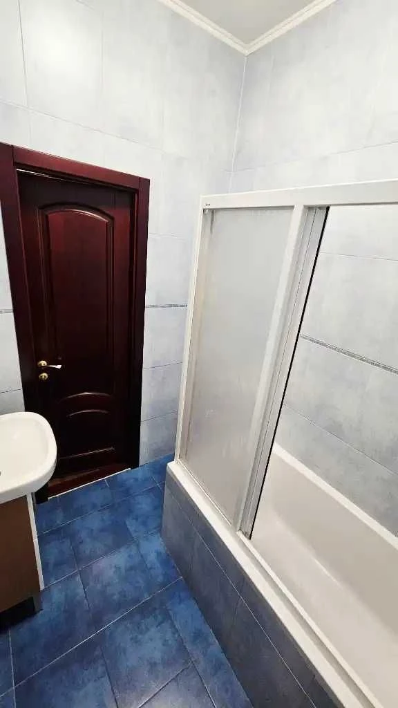 Продаж 3-кімнатної квартири Центр Воскресенська вул. 1 Б