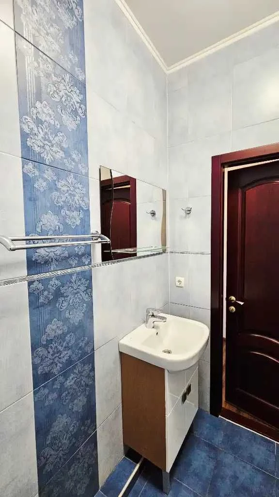 Продаж 3-кімнатної квартири Центр Воскресенська вул. 1 Б